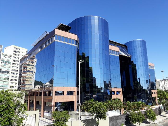 Centro Empresarial Mourisco, um marco arquitetônico e de negócios.